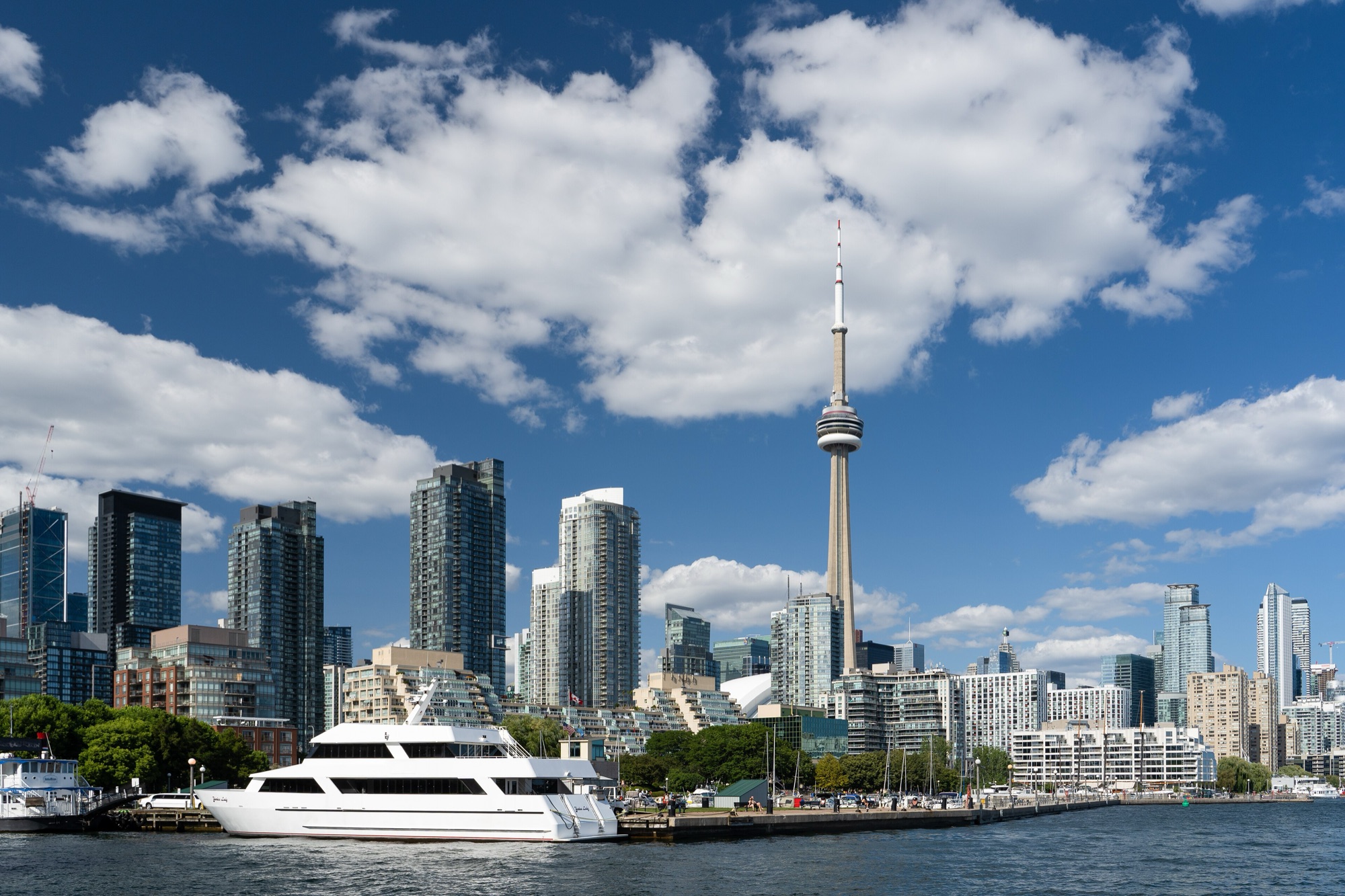 Downtown Toronto skyline and the CN Tower, viewed across the water from Ireland Park